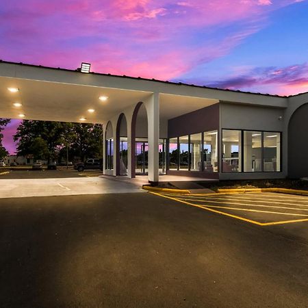 Hometowne Studios By Red Roof And Conference Center Chicago - N Aurora Naperville North Aurora Exterior foto
