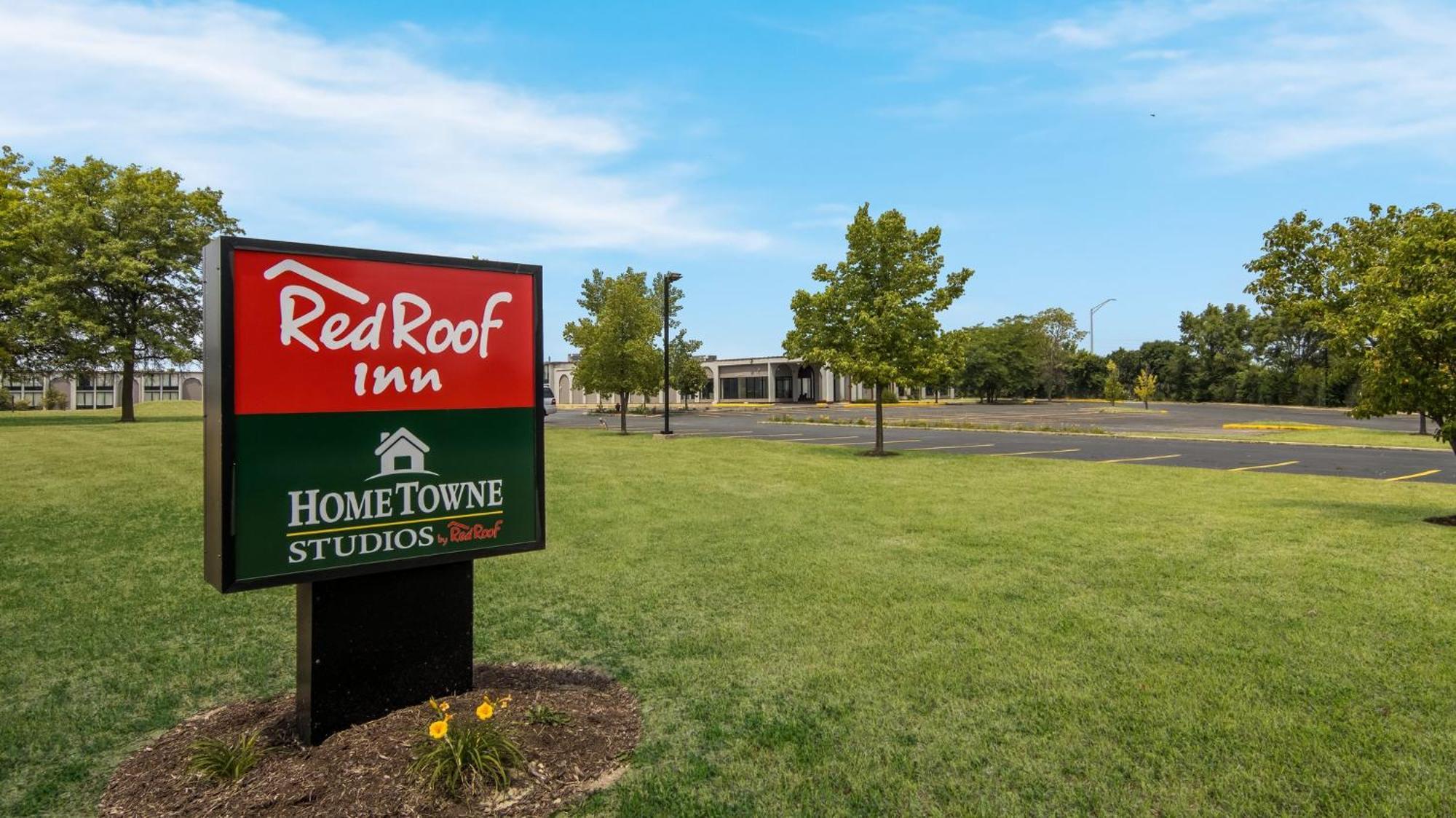 Hometowne Studios By Red Roof And Conference Center Chicago - N Aurora Naperville North Aurora Exterior foto