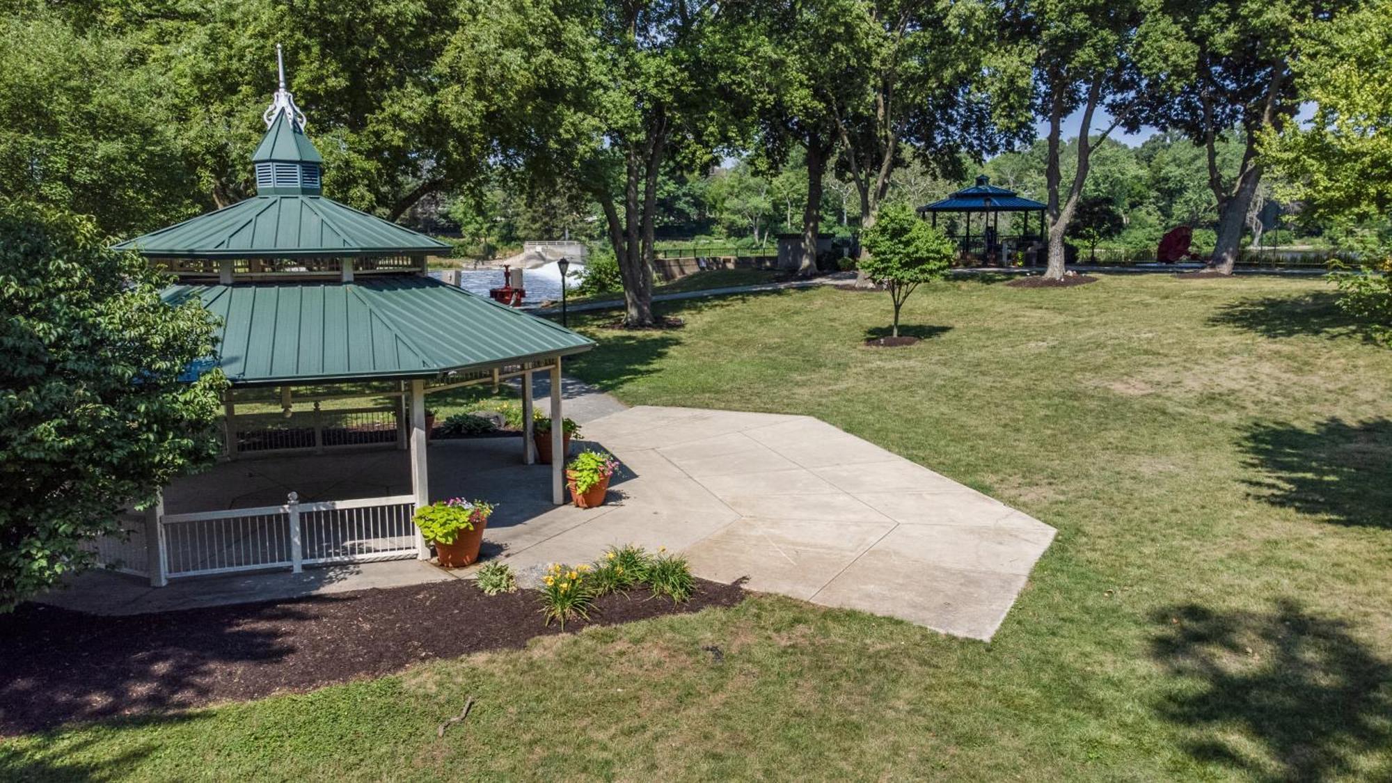 Hometowne Studios By Red Roof And Conference Center Chicago - N Aurora Naperville North Aurora Exterior foto